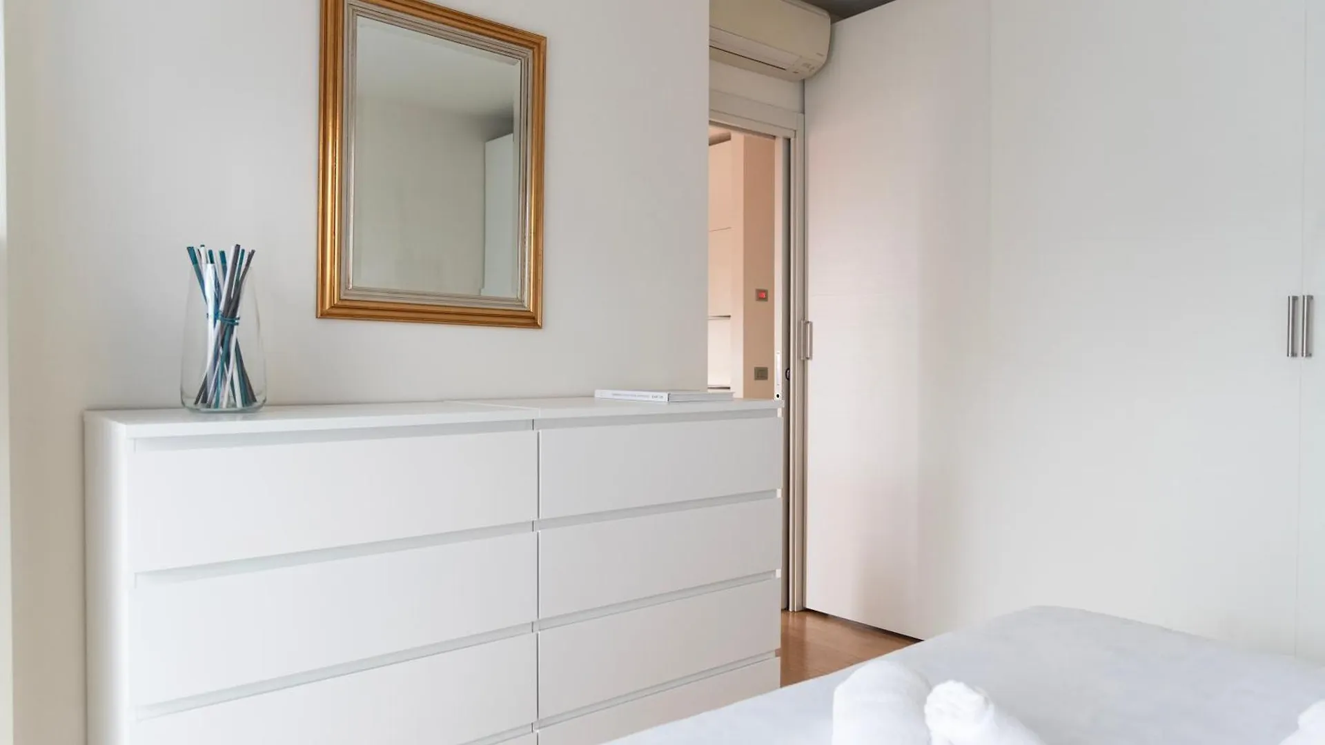 Youhosty - Savona 122 Milan Italy